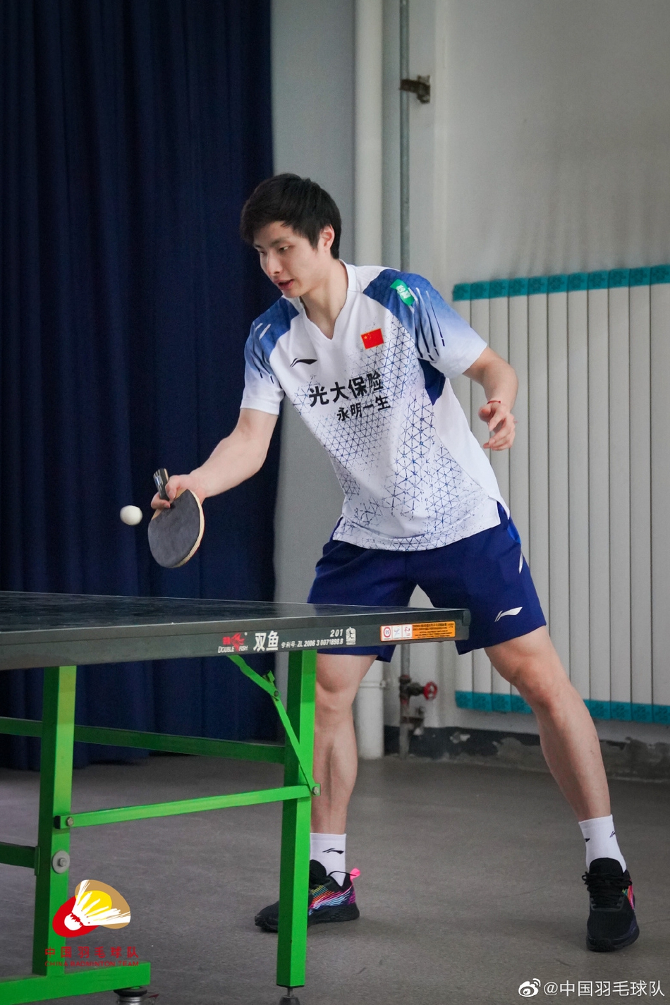 跨界？国羽众将打乒乓球