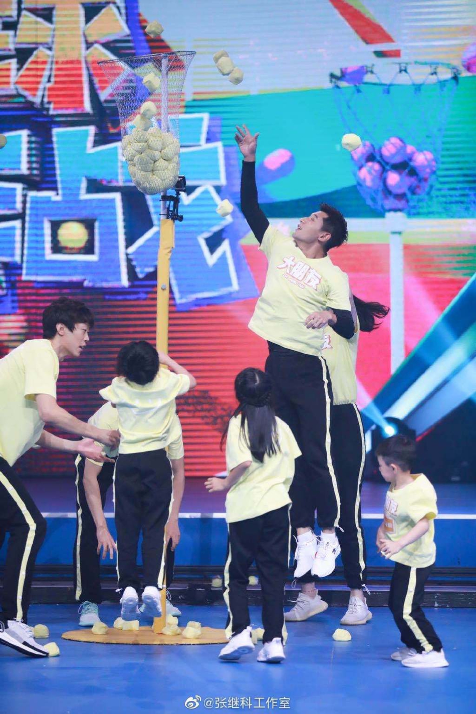 张继科参加六一儿童节晚会