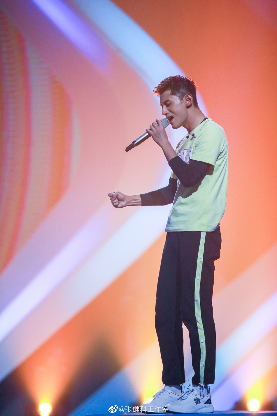 张继科参加六一儿童节晚会