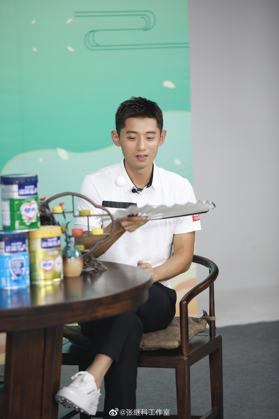 张继科在线直播另类写真 戴头巾带货互动满分