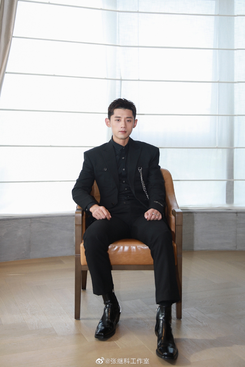 帅炸！张继科阿云嘎任嘉伦同台