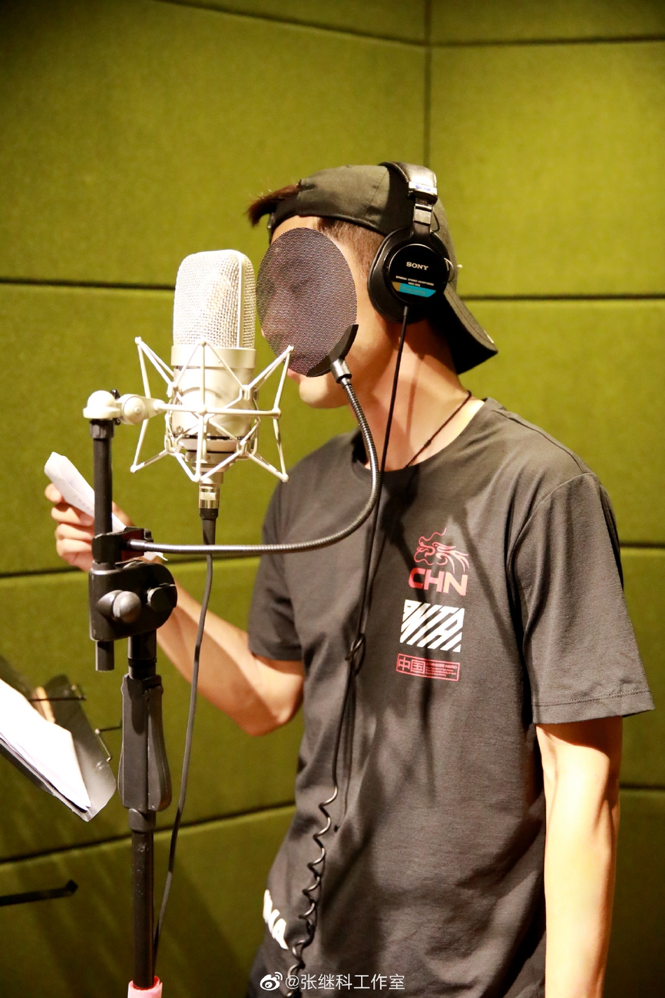 张继科参加晚会活力四射