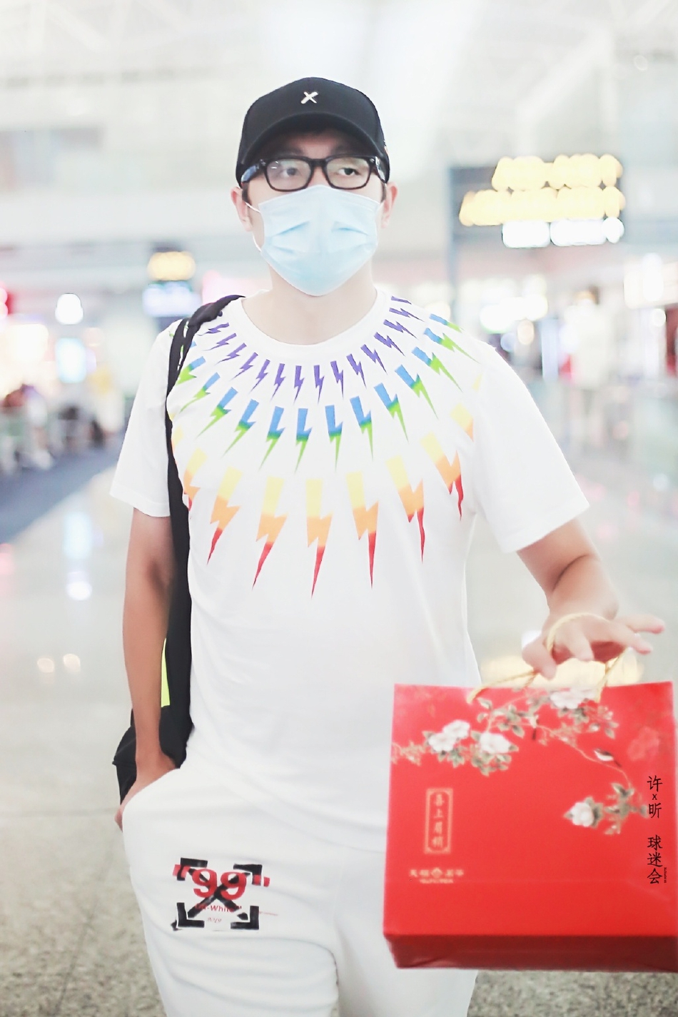 国乒结束集训 马龙许昕现身机场