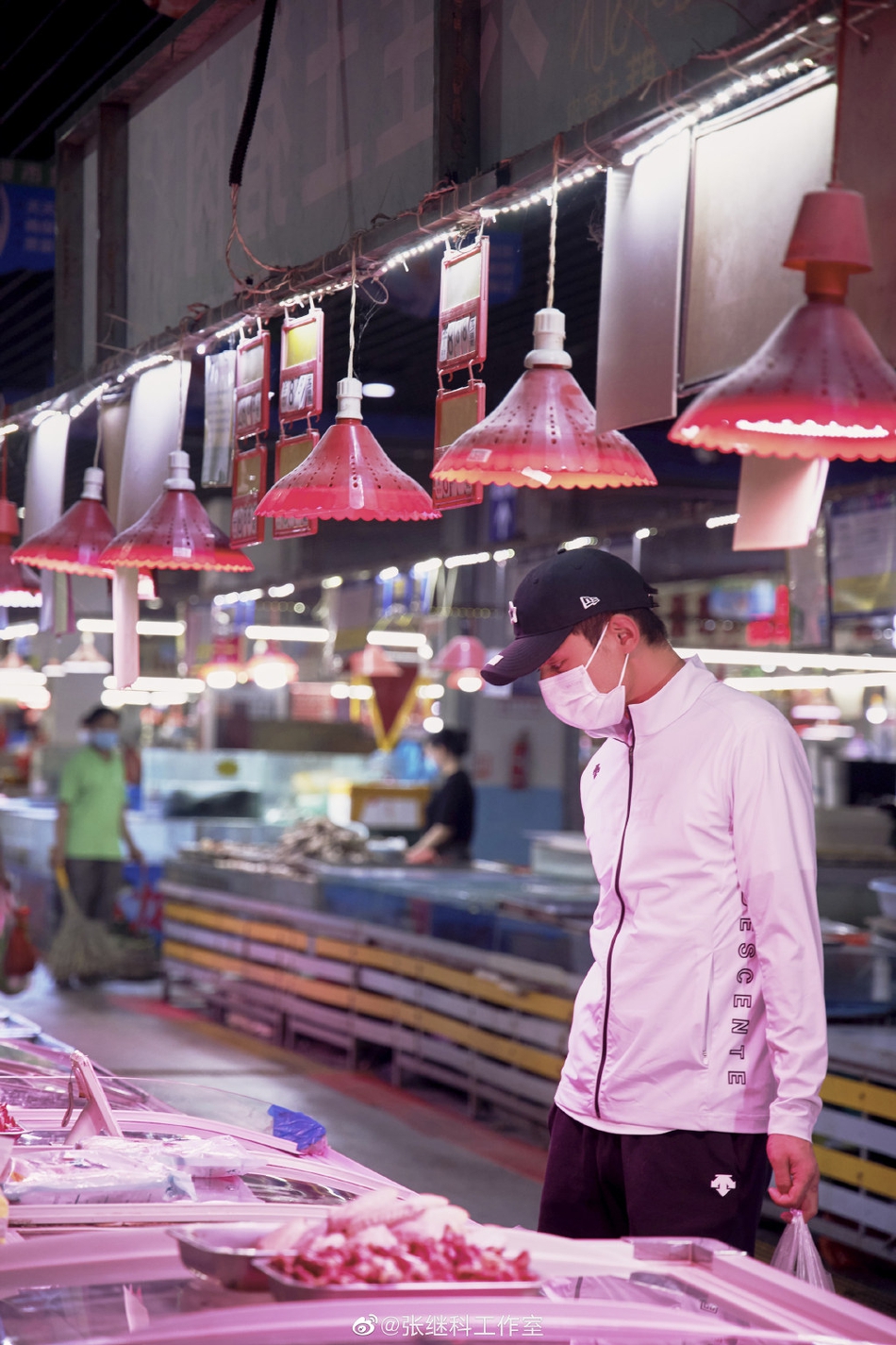 张继科节目中做家务有模有样