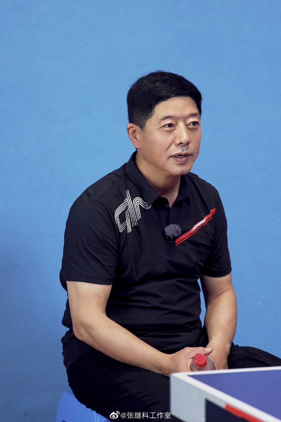 张继科全家福超温馨 狗狗站“C位”