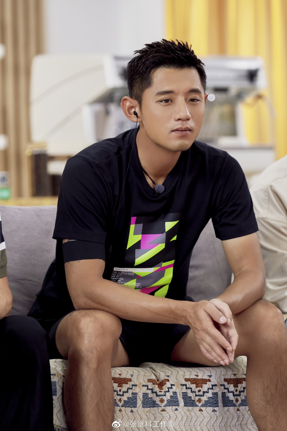 张继科与爸妈合影超温暖！