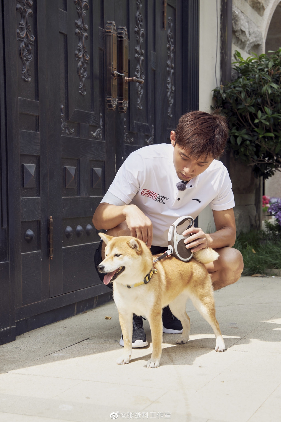 张继科与爸妈合影超温暖！