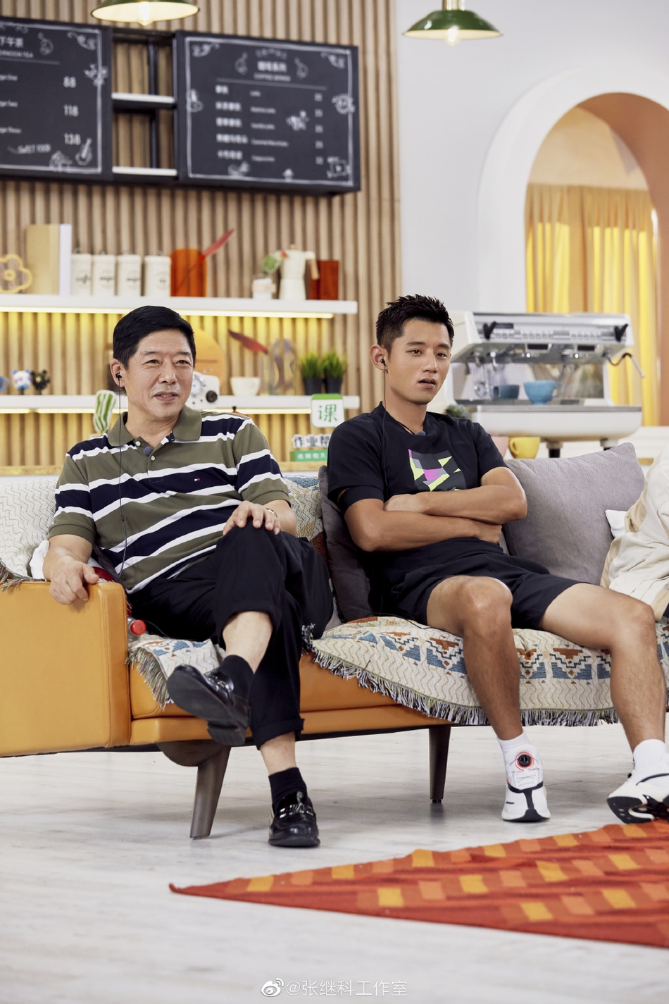 张继科与爸妈合影超温暖！