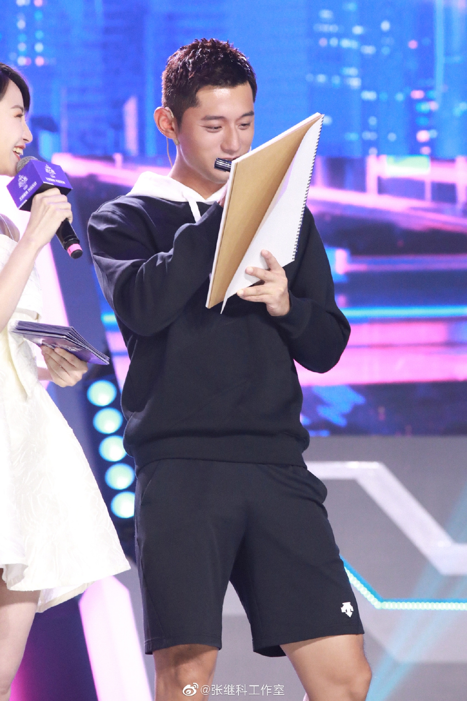 张继科化身电竞男呆萌可爱