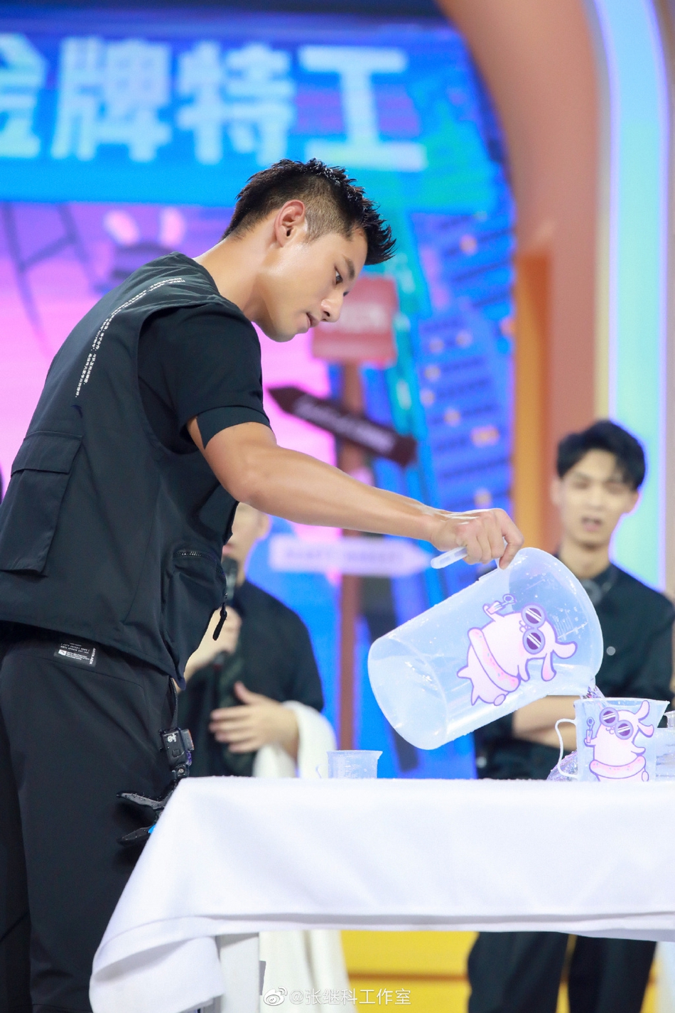 张继科跳女团舞“浑身僵硬”