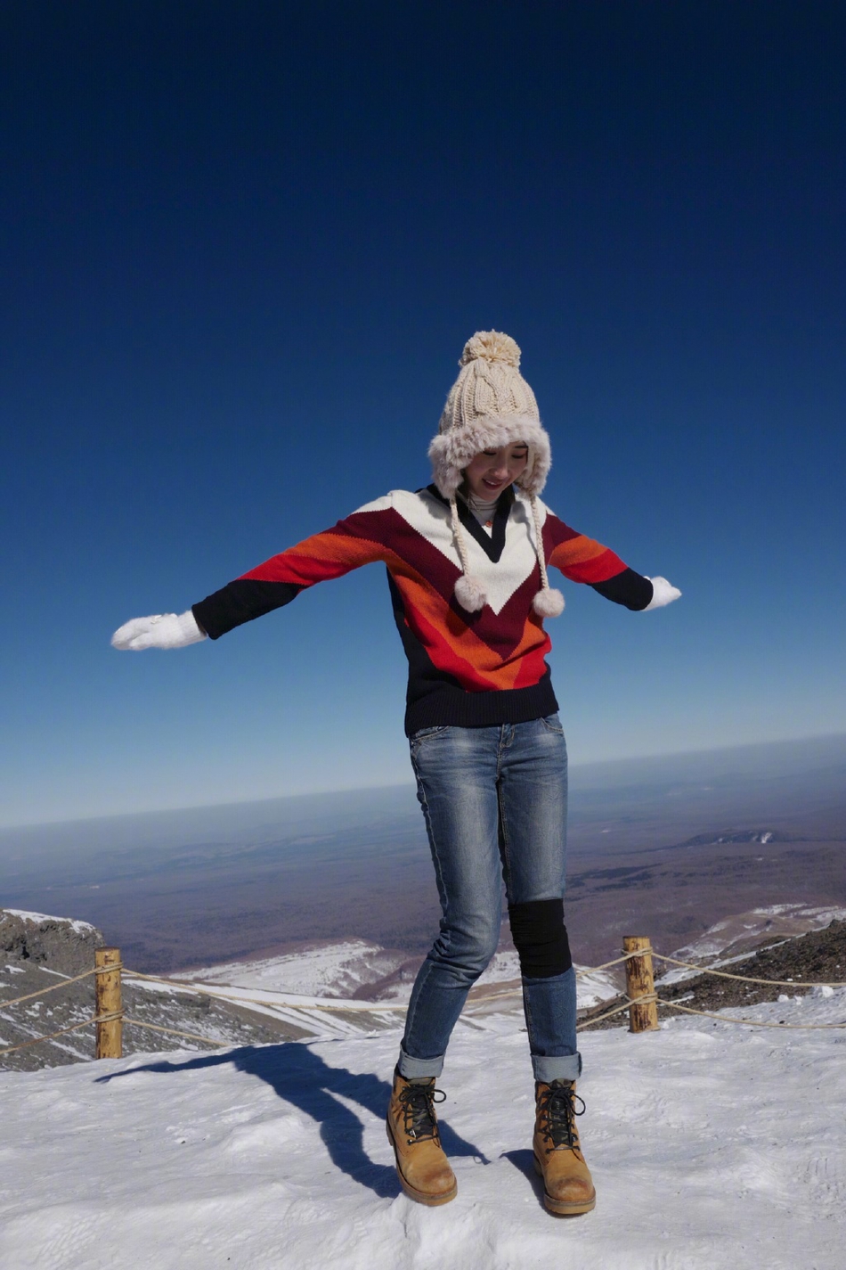 何雯娜登山秀美拍