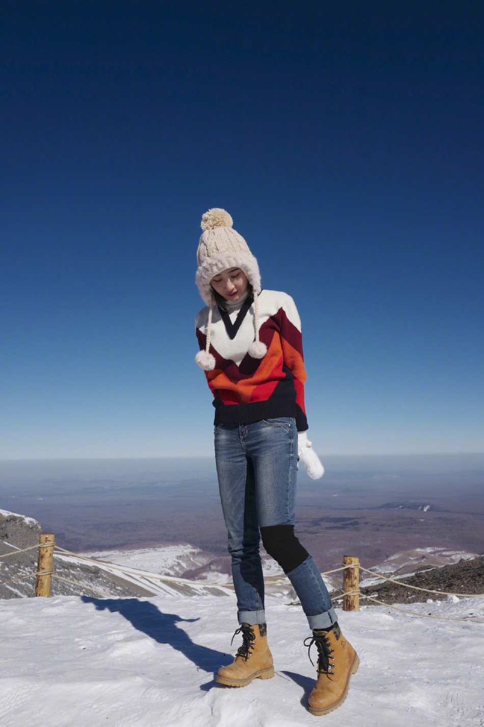 何雯娜登山秀美拍