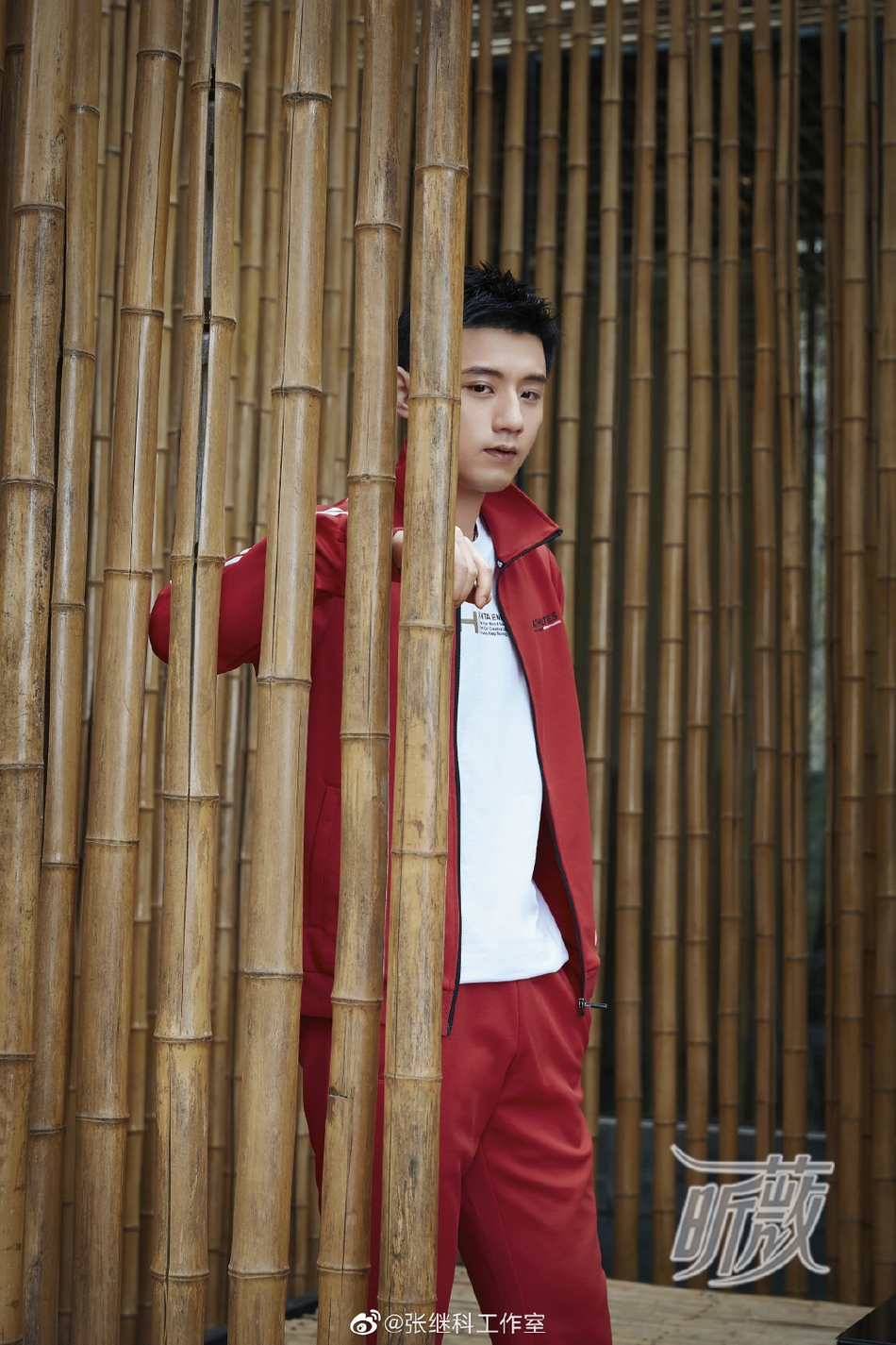 张继科登时尚杂志封面 摄影师为潘石屹