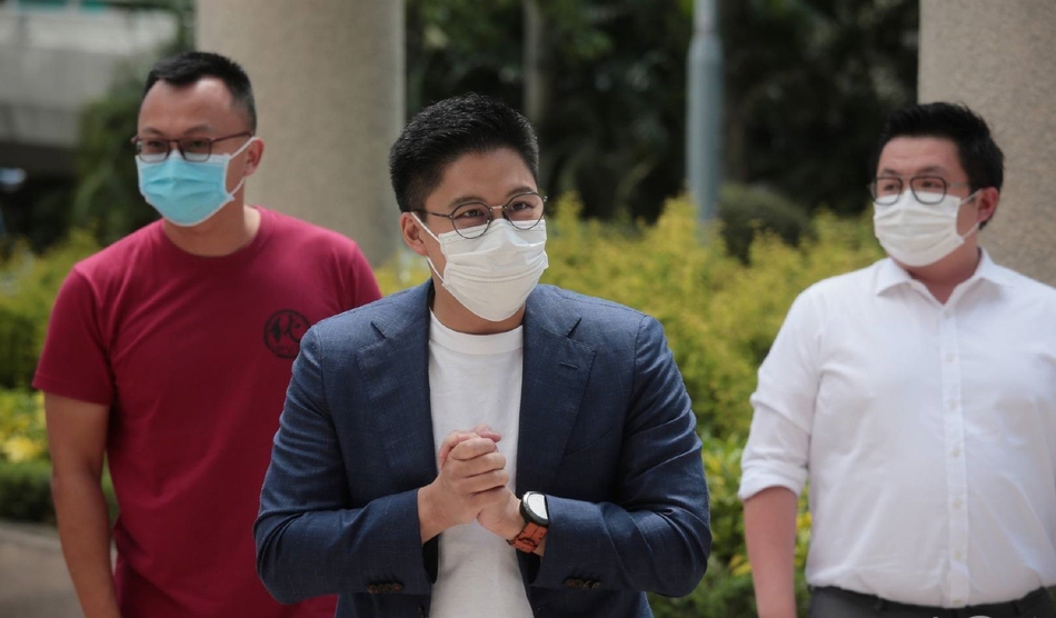 霍启刚参选香港立法会换届选举 郭晶晶露面支持