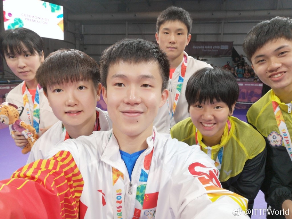 青奥会孙颖莎王楚钦混合团体夺冠