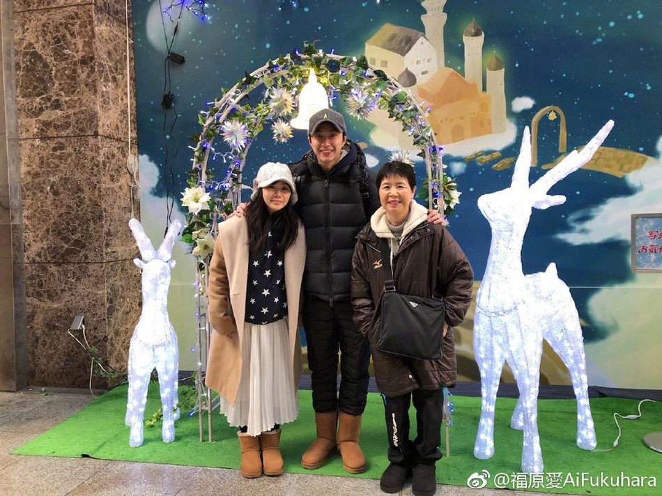 福原爱为妈妈庆生温情满满