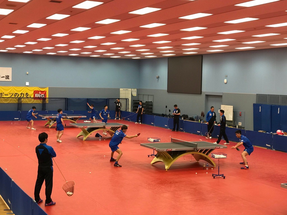 备战世乒赛日本队举行公开训练课