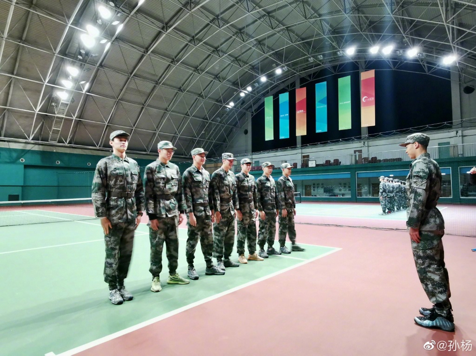 孙杨站军姿：我们都是战士！