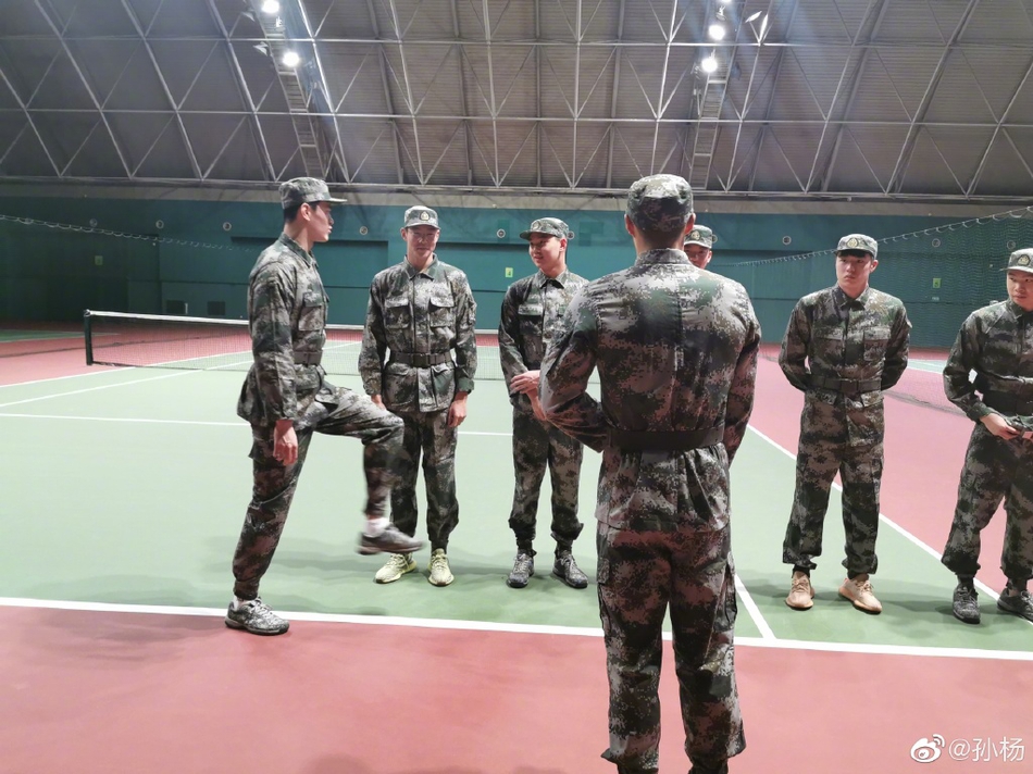 孙杨站军姿：我们都是战士！