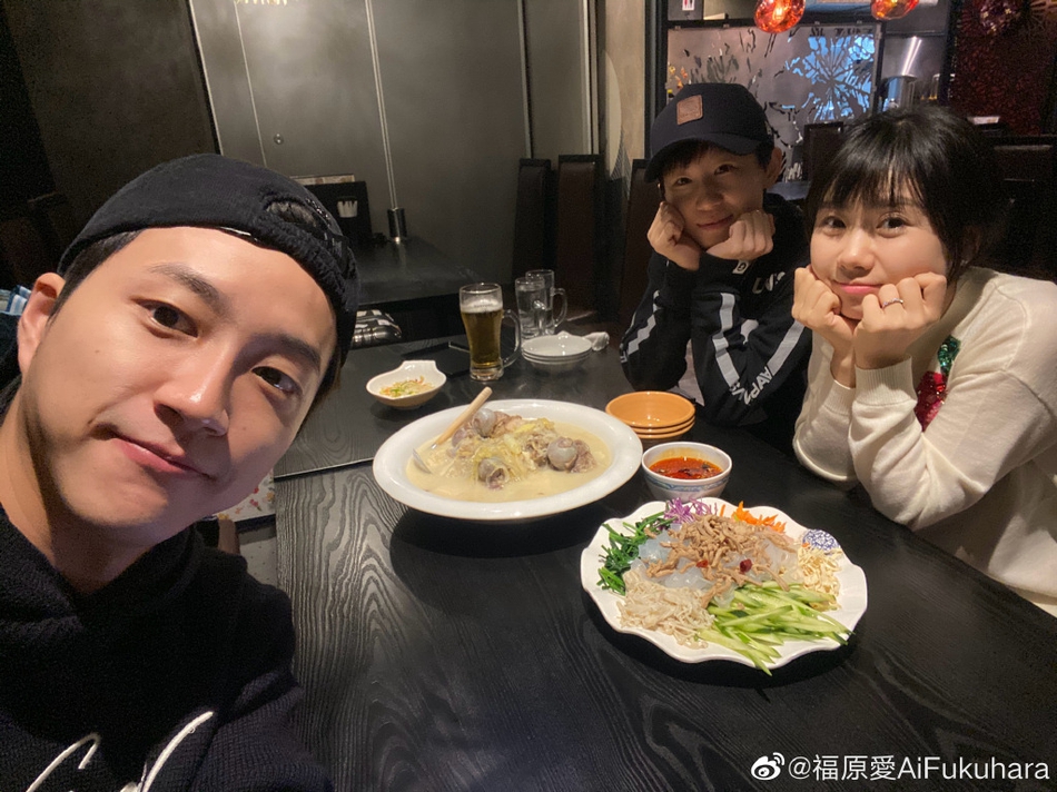 福原爱带老公吃东北菜