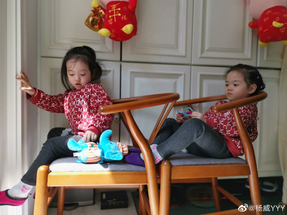 宅家两月后杨威带娃出门