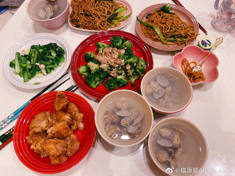 做美食+晒娃！福原爱的居家生活很甜蜜