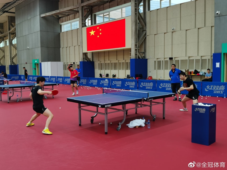 国乒澳门集训 马龙孙颖莎对抗