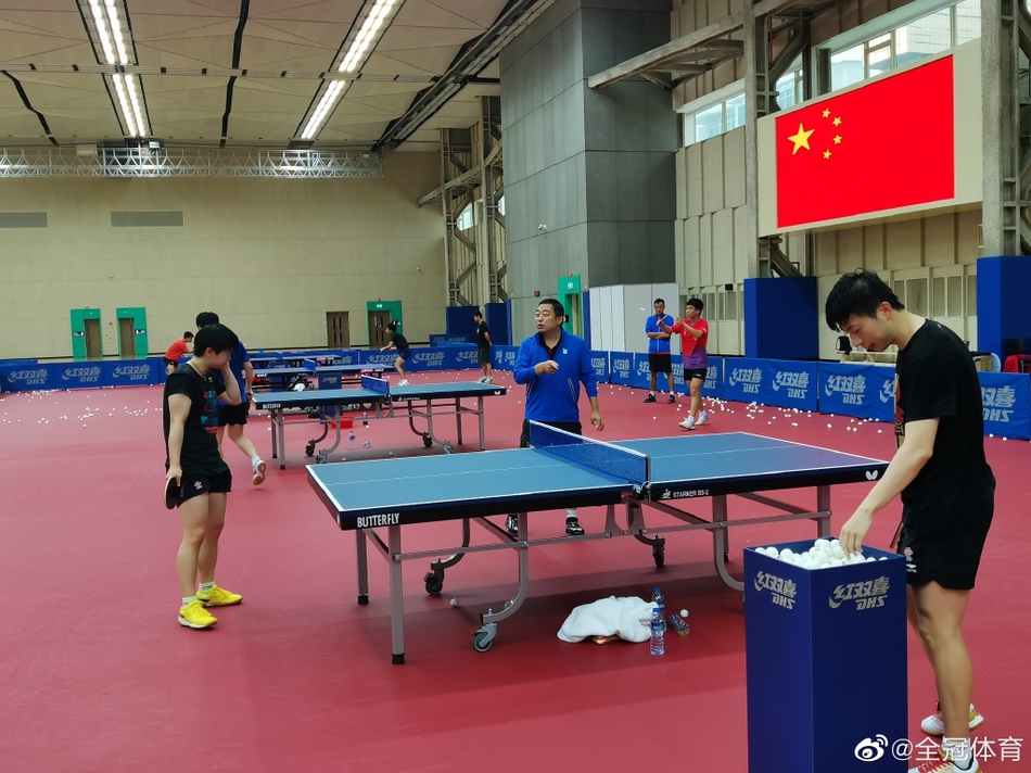 国乒澳门集训 马龙孙颖莎对抗