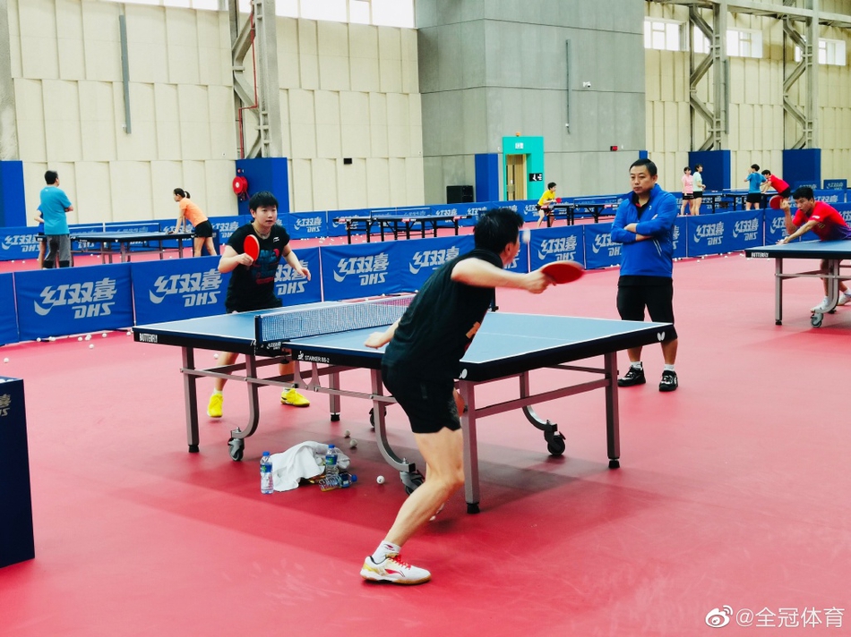 国乒澳门集训 马龙孙颖莎对抗