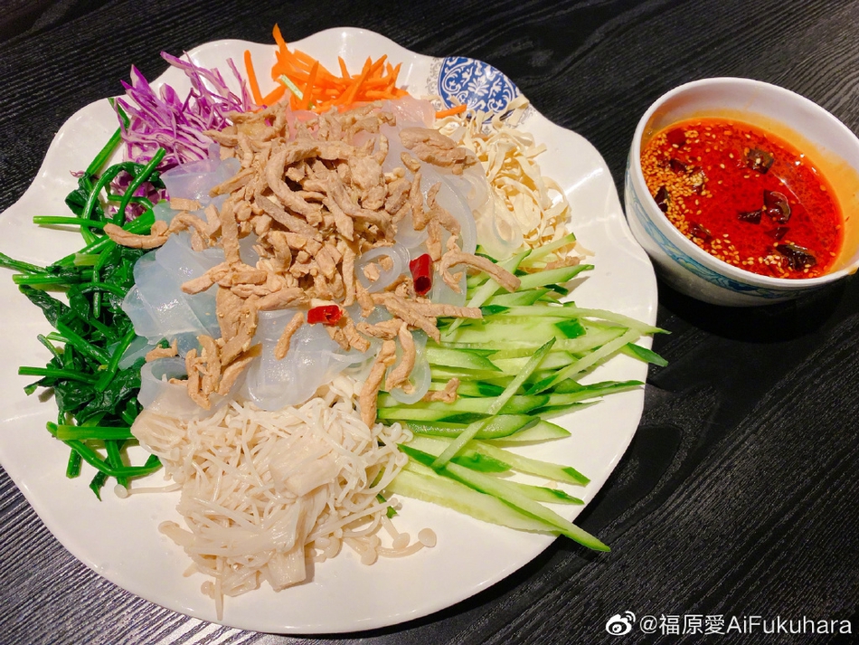 福原爱带老公吃东北菜