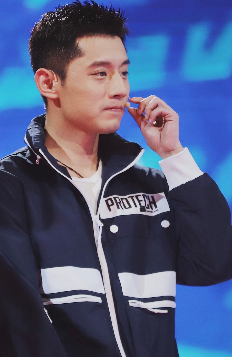 张继科录电竞节目帅气十足