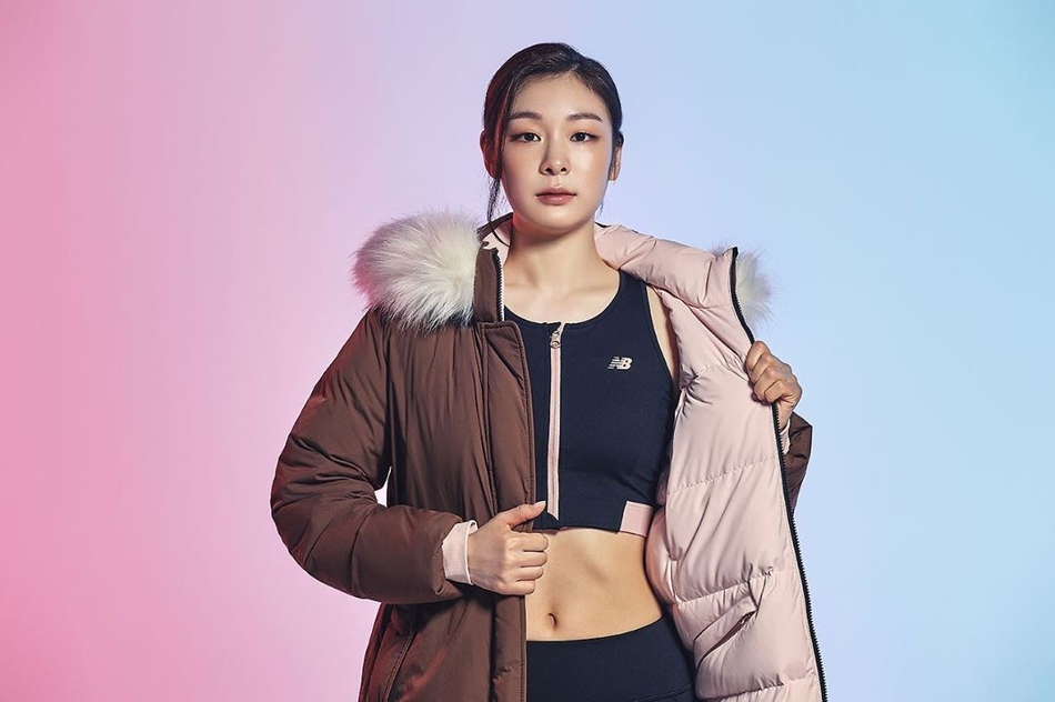 金妍儿拍运动写真小秀马甲线