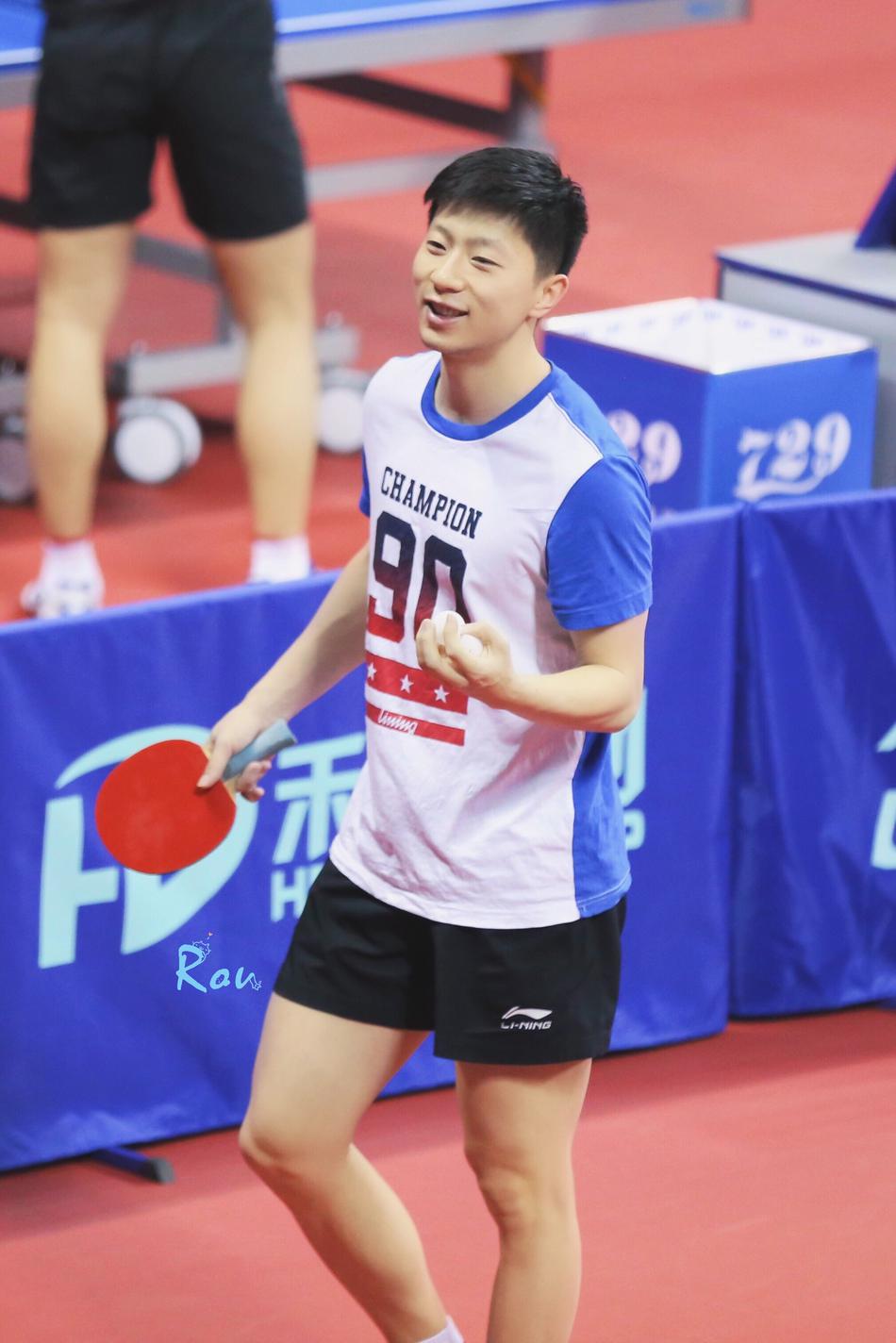 马龙蓝白t恤训练装帅气可爱