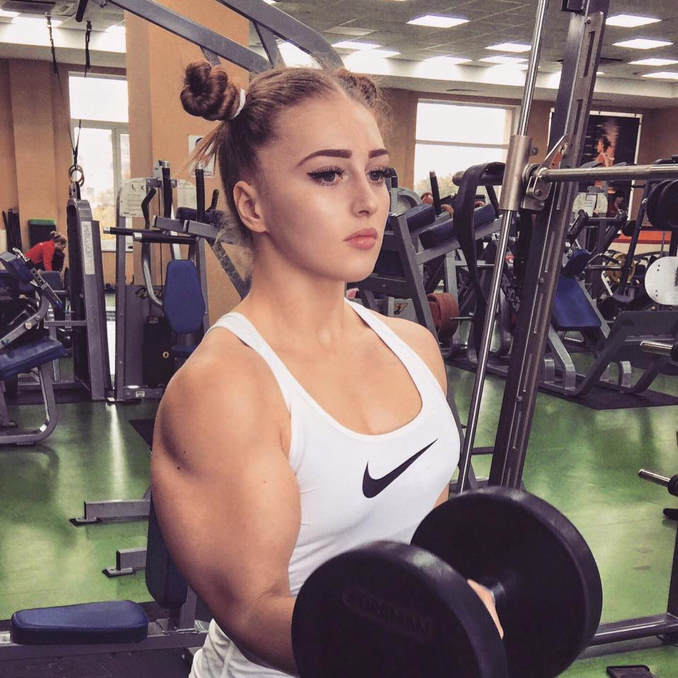 俄罗斯金刚芭比走红 萝莉脸蛋健硕身躯