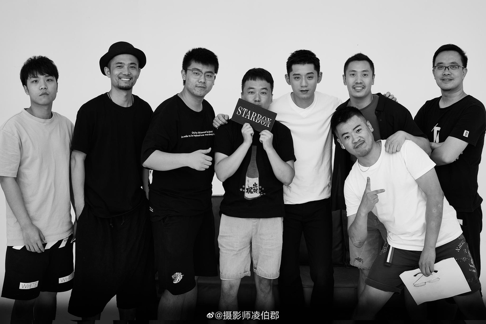 张继科拍摄时尚写真