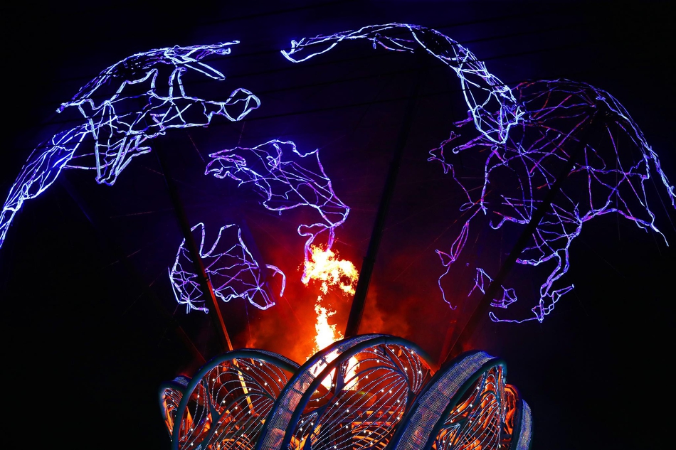 军运会刘玉栋点燃主火炬