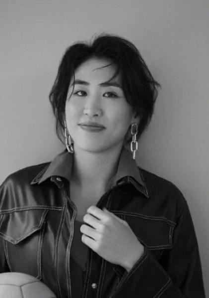 郎平女儿拍摄写真成熟知性