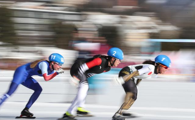 杨滨瑜夺得速度滑冰女子集体出发冠军