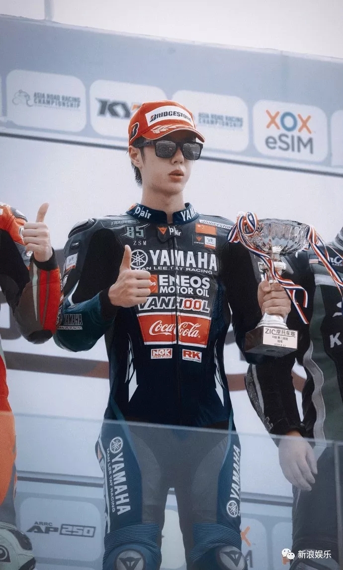 王一博摩托车赛获混合组亚军