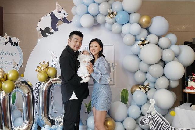 何雯娜为女儿举行百日宴