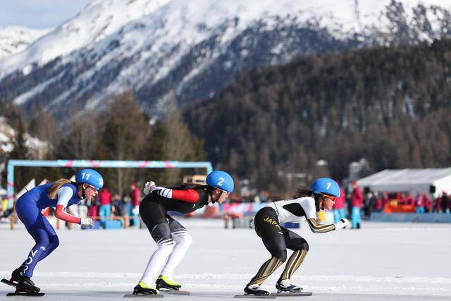 杨滨瑜夺得速度滑冰女子集体出发冠军