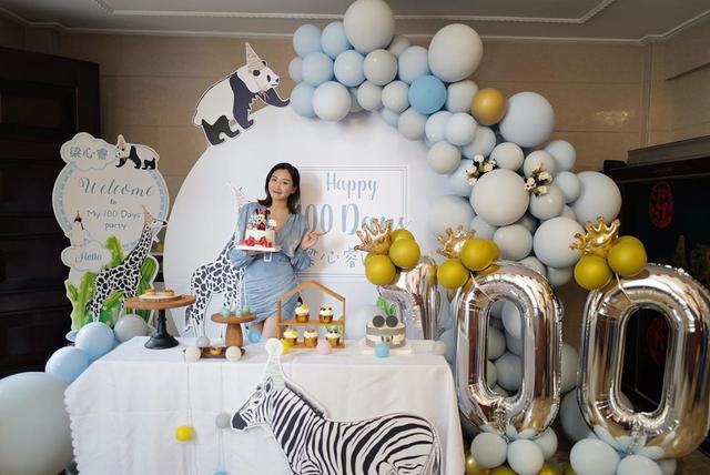 何雯娜为女儿举行百日宴