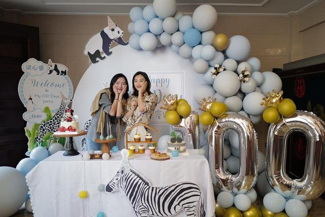 何雯娜为女儿举行百日宴