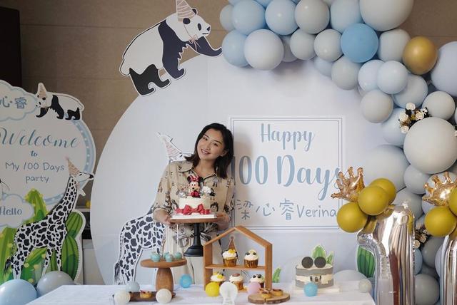何雯娜为女儿举行百日宴