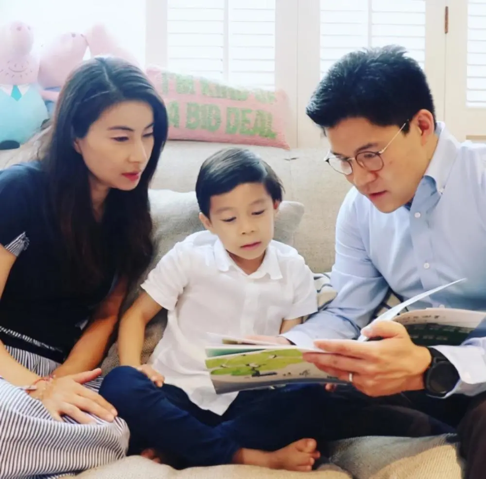 霍启刚带儿子上兴趣班