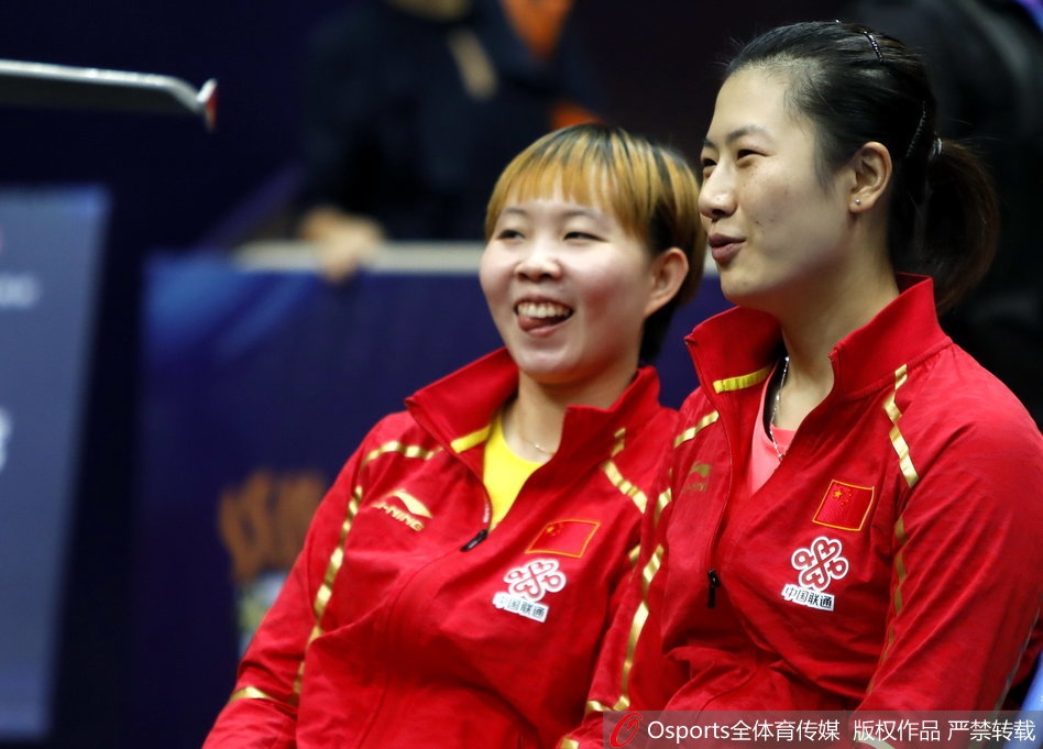 丁宁朱雨玲现身世界杯抽签仪式