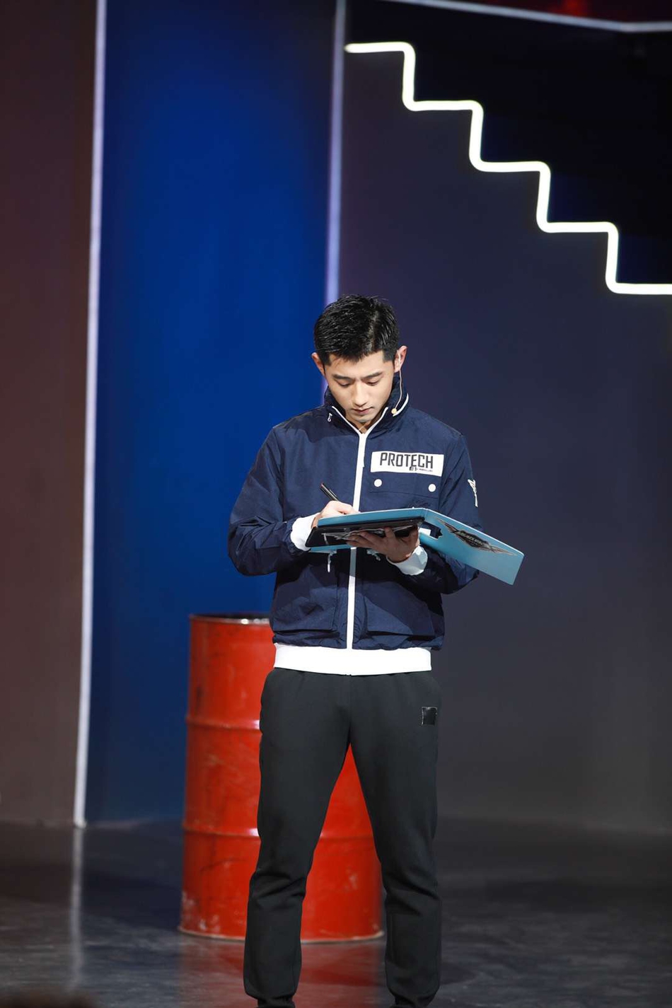 张继科录节目化身电竞战队经理人