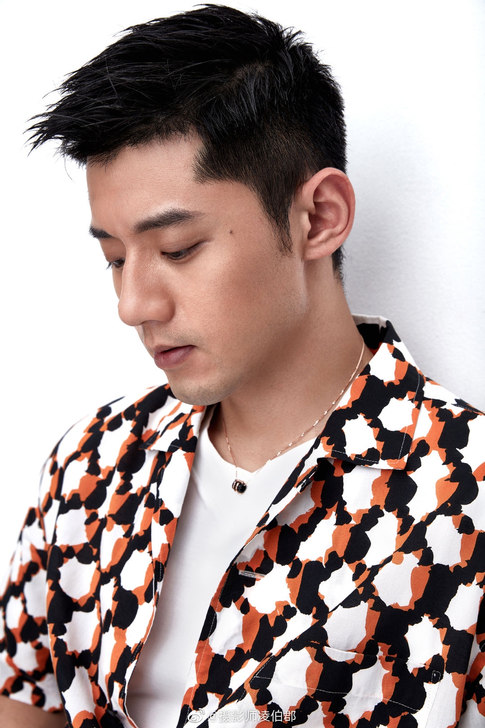 张继科拍写真型男魅力十足