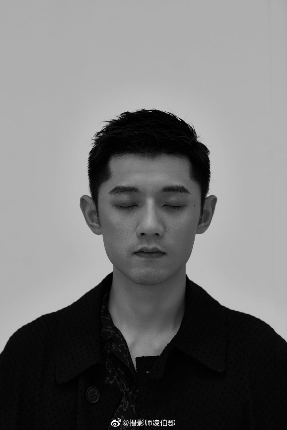 张继科拍写真型男魅力十足