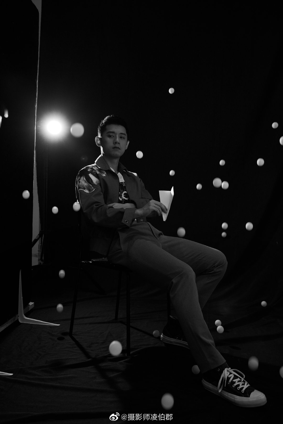 张继科拍写真型男魅力十足